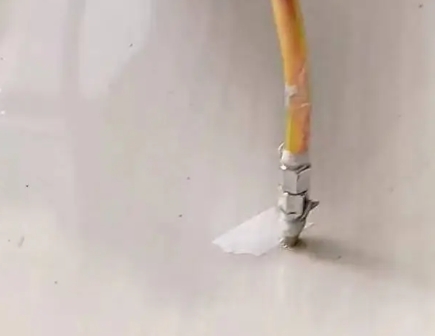 西乡瓷砖空鼓维修公司专业解答在瓷砖铺贴过程中，如果使用的砂料过粗（如全部使用了粗砂），可能会导致以下问题