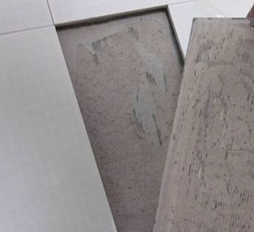 西乡瓷砖空鼓维修公司分享瓷砖铺贴时如果打浆（即涂抹在瓷砖背面和基层上的砂浆或瓷砖胶）过少，会带来以下问题